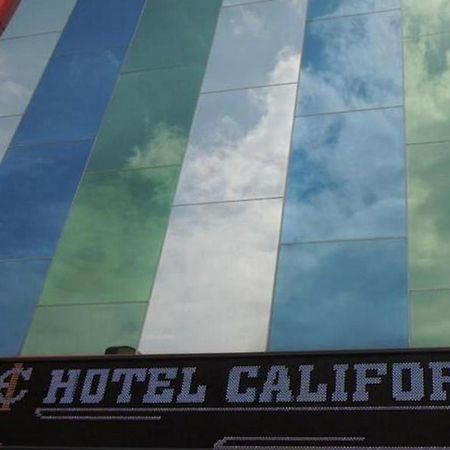 ג'קרטה California Hotel מראה חיצוני תמונה