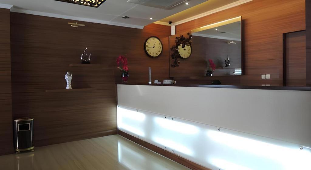 ג'קרטה California Hotel מראה חיצוני תמונה
