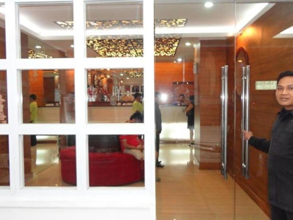 ג'קרטה California Hotel מראה חיצוני תמונה