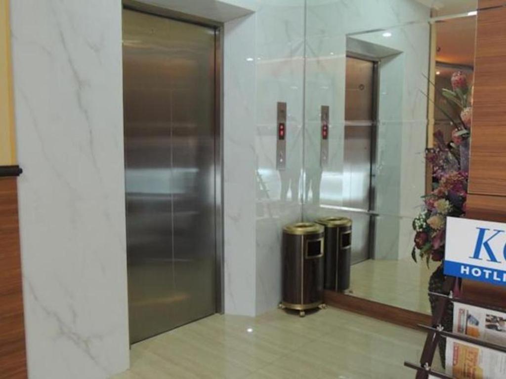 ג'קרטה California Hotel מראה חיצוני תמונה